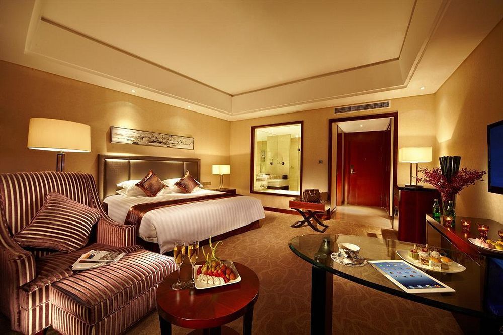 Jurong Yukun New Century Hotel Jiangsu Exterior photo